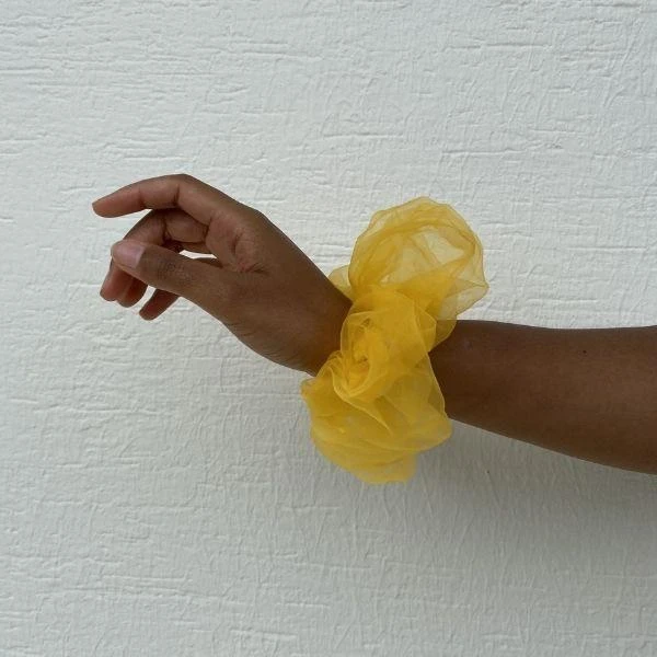 Chouchou En Organza Jaune 4 Chouchou En Organza Jaune – Image 2