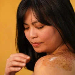 Gommage Corps Au Café De Madagascar - Mira -Evolve Cosmetiques gommage cafe corps my mira