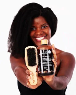 Huile De Ricin Noire D'Haïti Lwil Maskriti - EvasHair -Evolve Cosmetiques huile de ricin noire d Haiti EvasHair cheveux