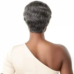 Perruque Naturelle Courte Marinette - Outré -Evolve Cosmetiques perruque courte poivre et sel cheveux naturels outre marinette