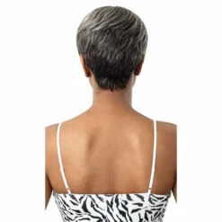 Perruque Naturelle Pixie Asha - Outré -Evolve Cosmetiques perruque grise courte cheveux naturels pixie asha om2803444 outre