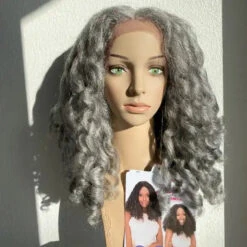 Perruque Lace Wig Natural Me JENNA - Janet Collection -Evolve Cosmetiques perruque lace front hd bouclee kinky curly gris 51 janet collection jenna
