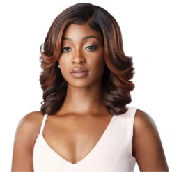 Perruque Lace Front Melted Hairline Arlissa - Outré 10 Perruque Lace Front Melted Hairline Arlissa - Outré -Evolve Cosmetiques perruque lace front hd wavy ondule cinnamon mocha melted hairline outre arlissa