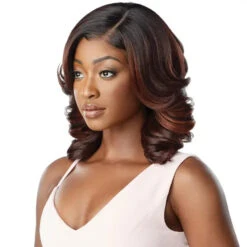 Perruque Lace Front Melted Hairline Arlissa - Outré 12 Perruque Lace Front Melted Hairline Arlissa - Outré -Evolve Cosmetiques perruque lace front hd wavy ondule cinnamon mocha melted hairline outre arlissa side