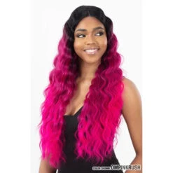 Perruque Loose Wave Triple Barrel Curl - Model Model 12 Perruque Loose Wave Triple Barrel Curl - Model Model -Evolve Cosmetiques perruque loose wave longue rose model model triple barrel curl
