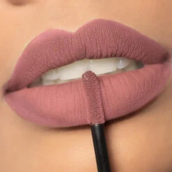 Rouge à Lèvres Liquide Mat Intense Lip Velvet - Sacha Cosmetics -Evolve Cosmetiques rouge a levres liquide mat longue tenue sacha cosmetics im in the nude 2