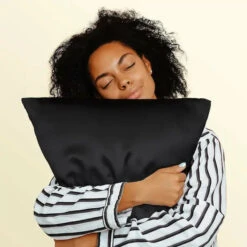 Taie D'Oreiller En Soie De Mûrier 100% Naturelle - Curlista -Evolve Cosmetiques taie soie naturelle noire 1