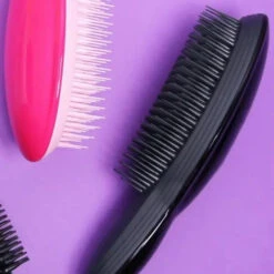 Tangle® Teezer Brosse The Ultimate Noir - Tangle Teezer -Evolve Cosmetiques tangle teezer the ultimate finishing tool black lifestyle 40d91172 5161 4cb6 8d16 42310c991254