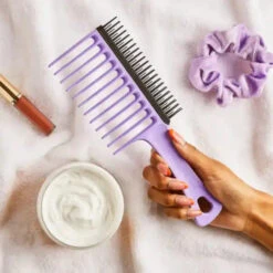 Tangle® Teezer Peigne Dents Larges Wide Tooth Comb - Tangle Teezer -Evolve Cosmetiques tangle teezer wide tooth comb purple passion lifestyle