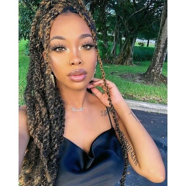 Mèches X-Pression Twisted Up Springy Afro Twist 24 Pouces 3X - Outré 5 Mèches X-Pression Twisted Up Springy Afro Twist 24 Pouces 3X - Outré – Image 3